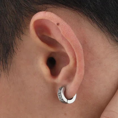 Vintage-style Round Huggies Earrings - Image 2
