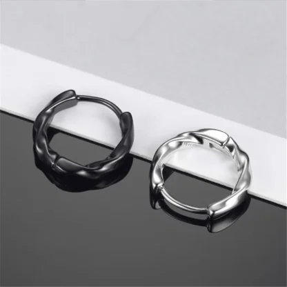 Trendy Hoop Earring with Wavy Details - Image 2