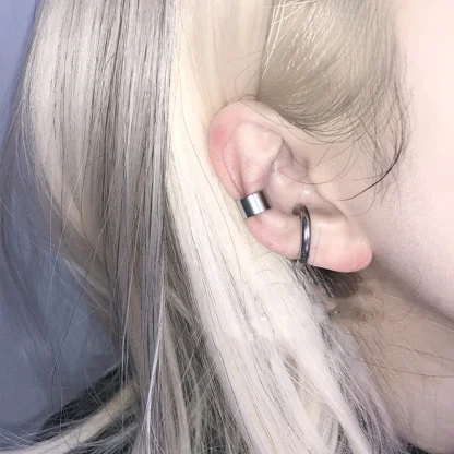 Non Piercing Earring with Geometric Design - Image 4